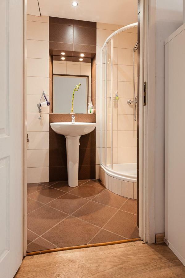 Umbrella Guest Rooms Красков Екстериор снимка
